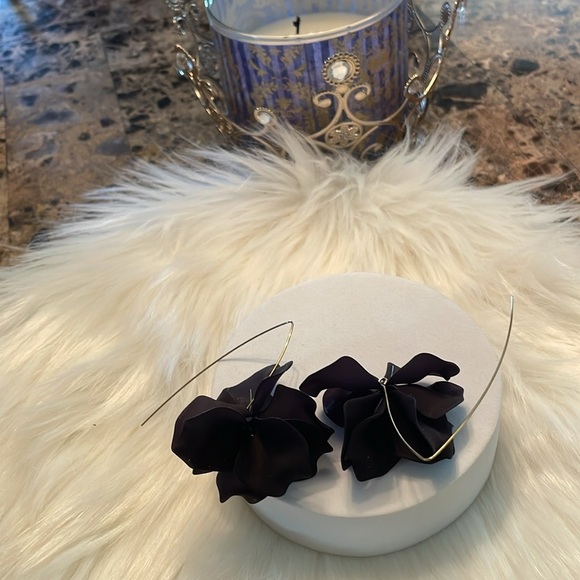 Black Flower Earrings - Picture 5 of 13
